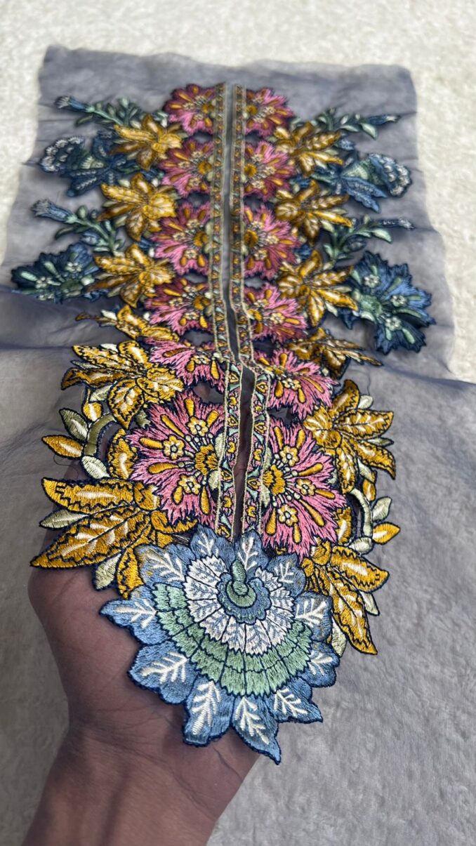 Multi Color Neckline