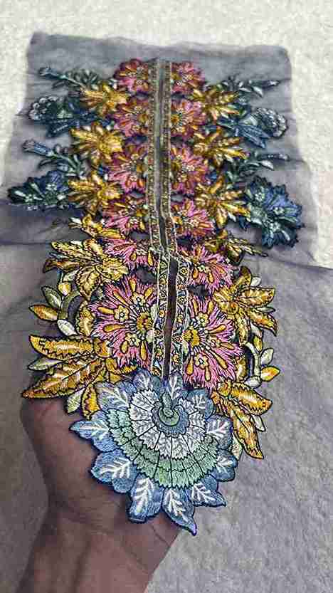 Multi Color Neckline