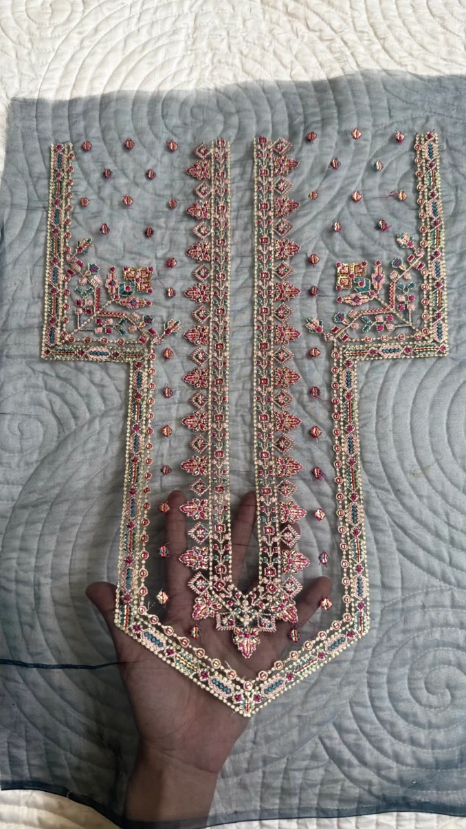 Neckline