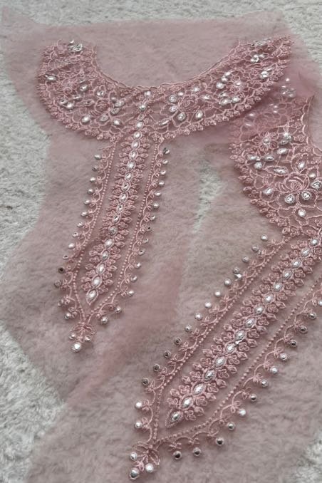 Neckline