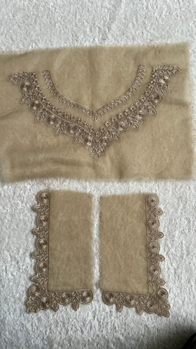 Neckline + pair of Bunches